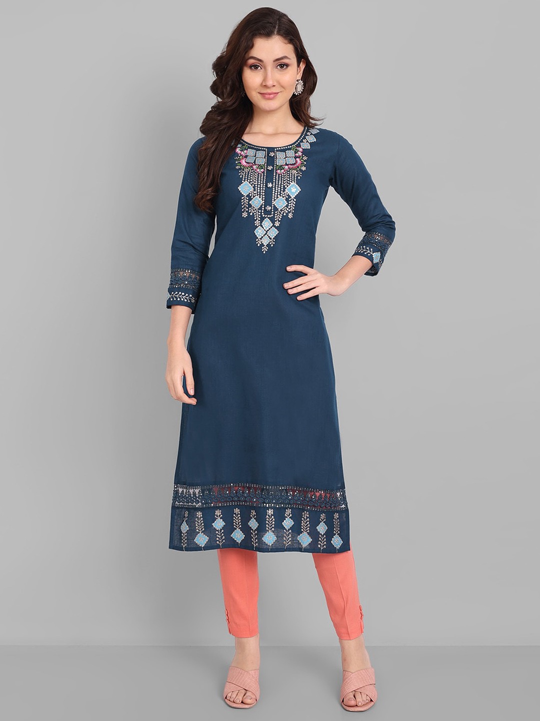 

Pakiza Women Floral Embroidered Thread Work Cotton Kurta, Blue