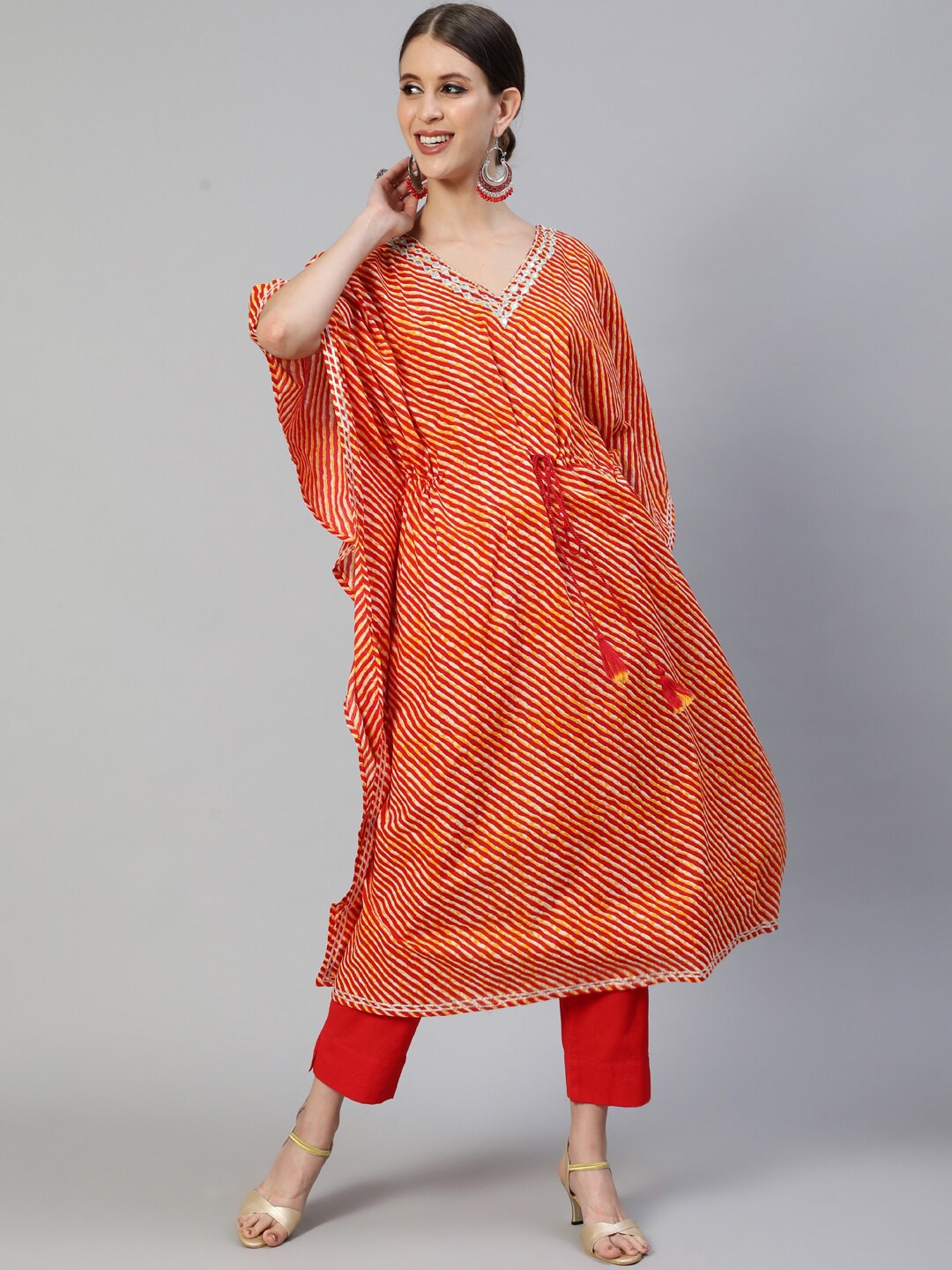 

Ishin Women Leheriya Printed V-neck Kurta with Trousers, Orange