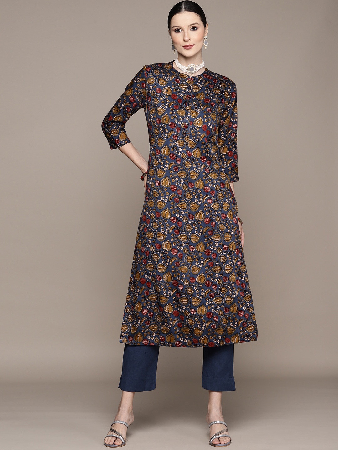

Ishin Women Floral Printed Kurta With Trousers, Navy blue
