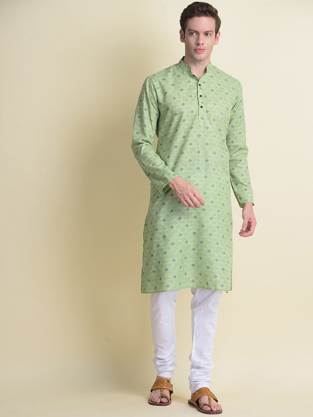 

NAMASKAR Men Printed Mandarin Collar Pure Cotton Kurta with Churidar, Green