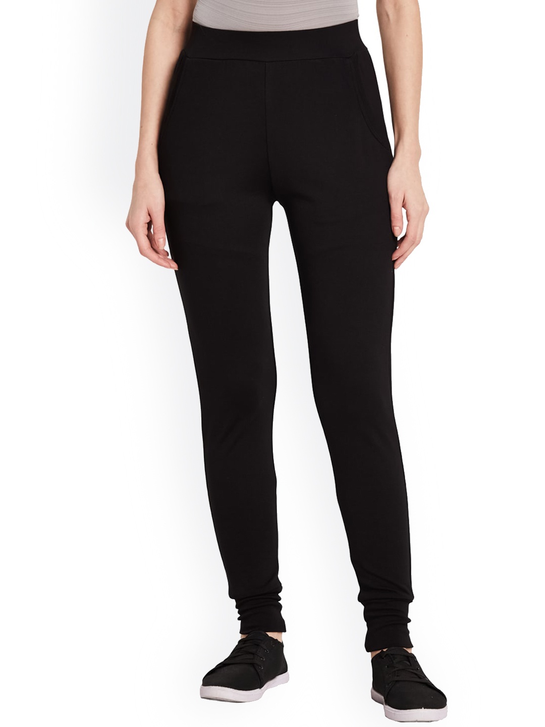 

UNMADE Women Slim Fit High-Rise Trousers, Black