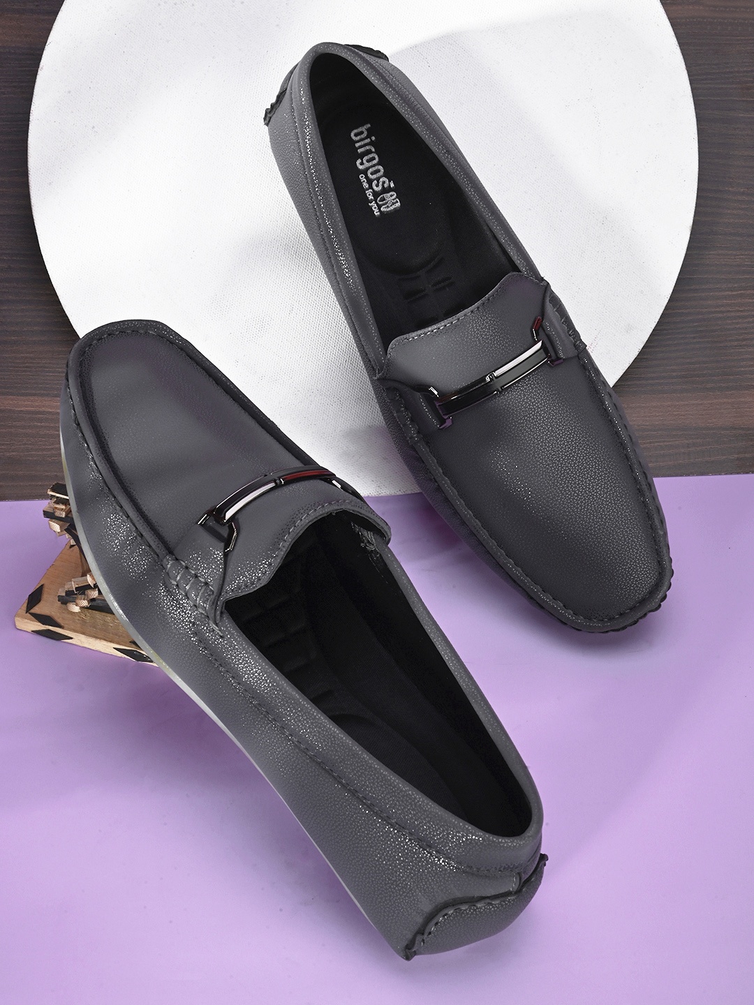 birgos Men Textured Buckle Detail Horsebit Loafers, Grey