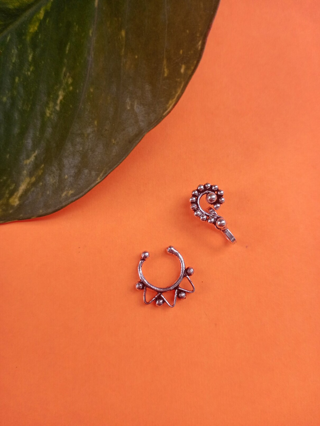 

FIROZA Set Of 2 Silver Plated Oxidised Septum Nosepin