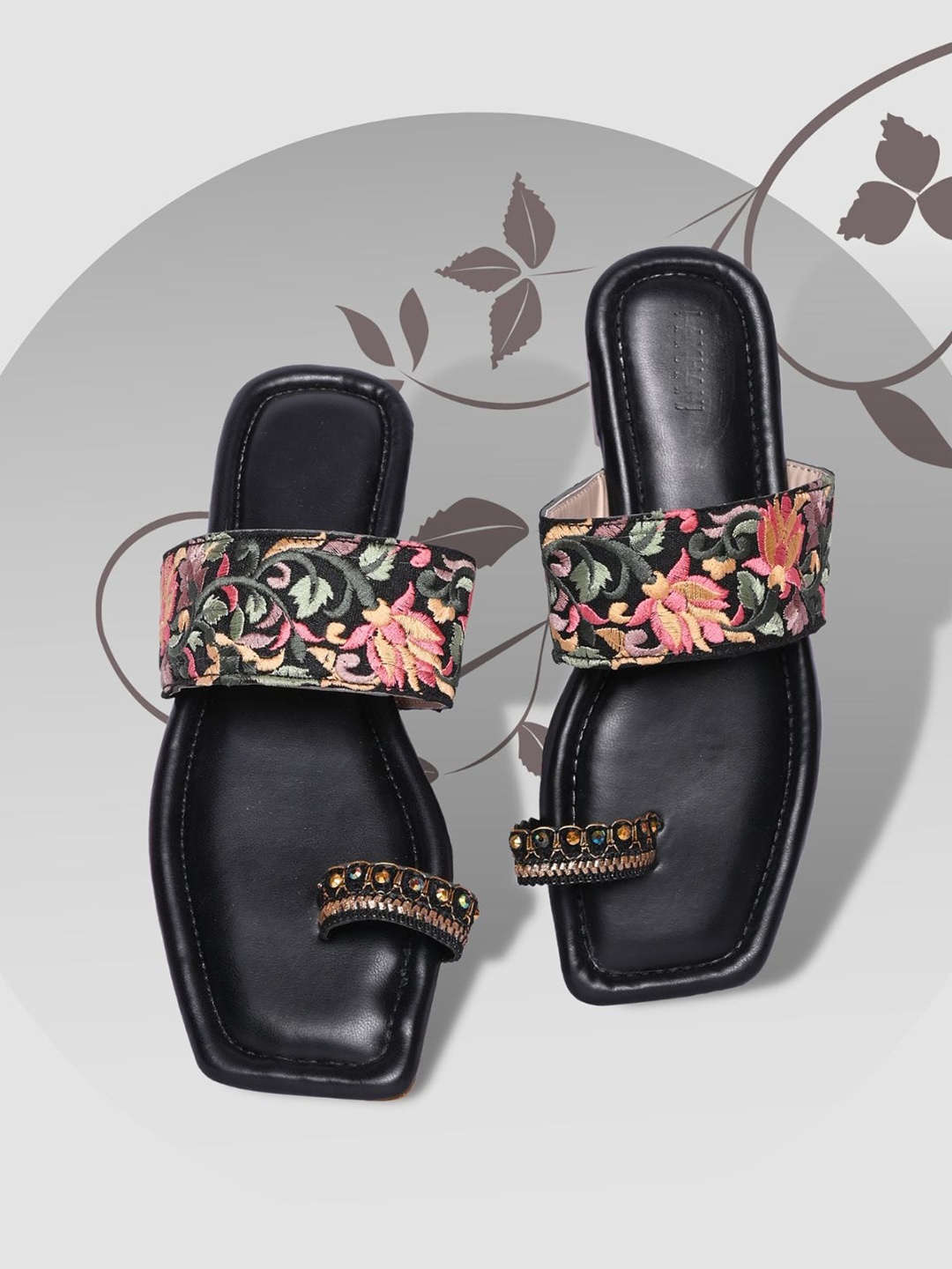 

PERY PAO Women Embroidered Ethnic One Toe Flats, Black