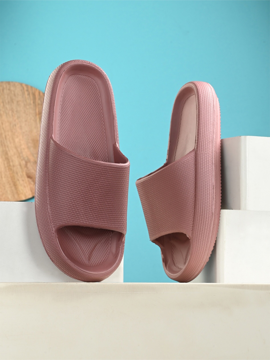 

AfroJack Men Croslite Sliders, Pink