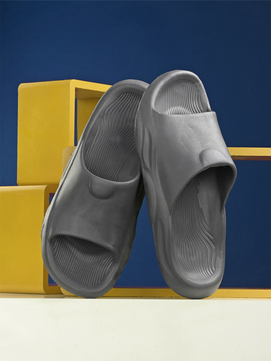 

AfroJack Men Croslite Sliders, Grey