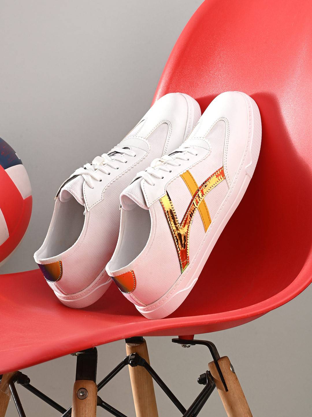 

AfroJack Men Colourblocked Sneakers, Gold