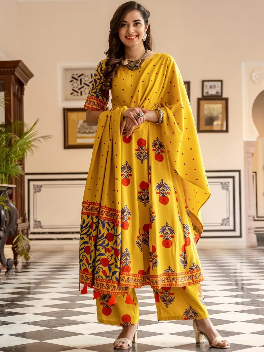 

Rustorange Women Floral Printed Kurta with Trousers & Dupatta, Yellow
