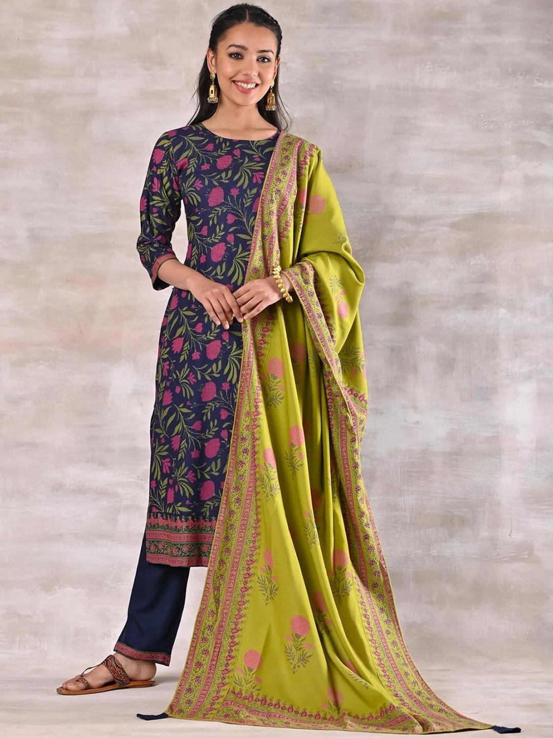 

Rustorange Women Floral Printed Kurta with Trousers & With Dupatta, Blue