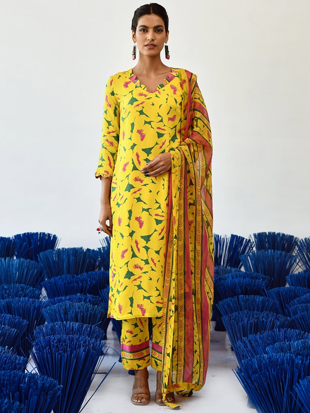 

Baise Gaba Women V-Neck Printed Kurta, Yellow