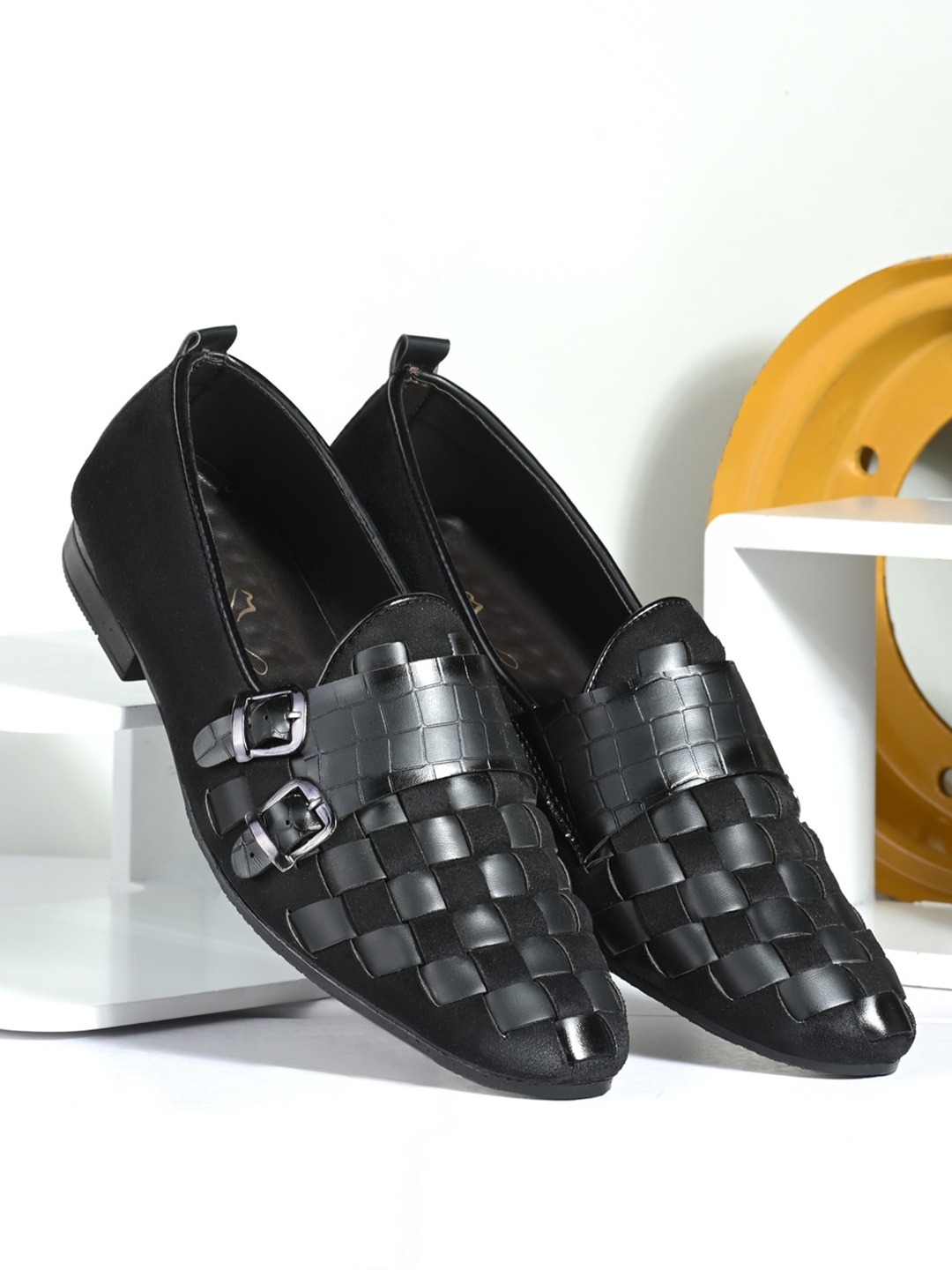 

Absolutee Shoes Men Textured Buckled Loafers, Black