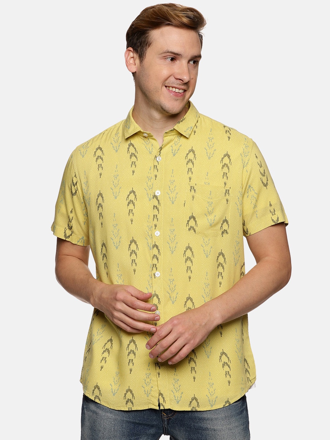 

Tusok Men Geometric Printed Casual Shirt, Yellow