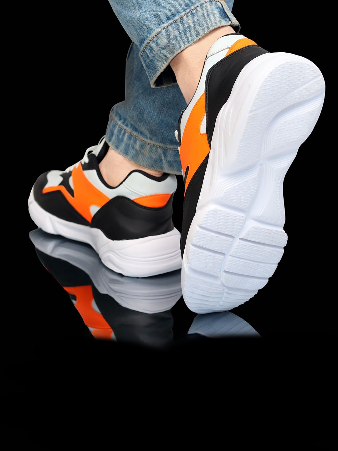 

Ferraiolo Men Colourblocked Sneakers, White