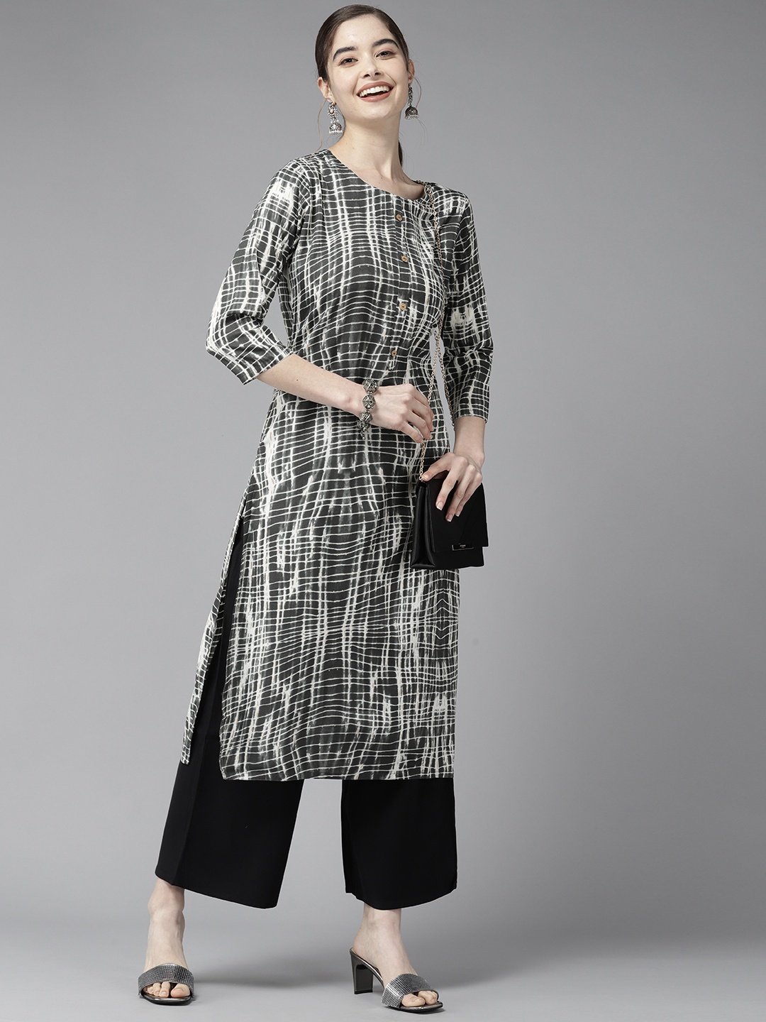

Aarika Women Black & White Dyed Cotton Kurta