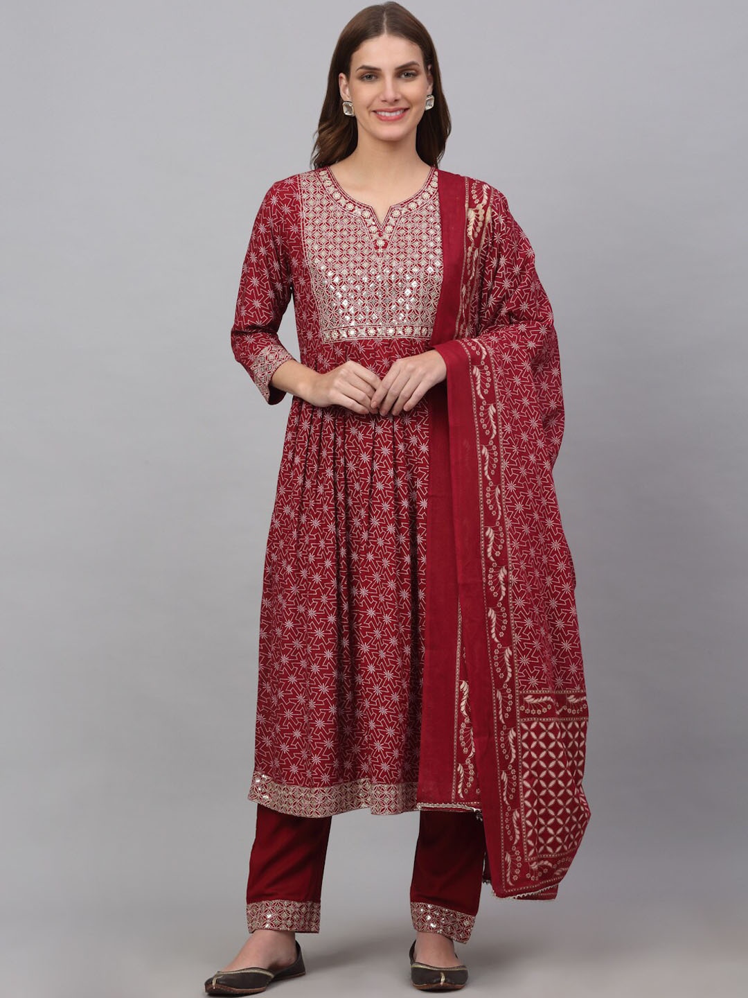 

Kamayra Women Printed Notch Neck Kurta with Trousers & Dupatta, Maroon