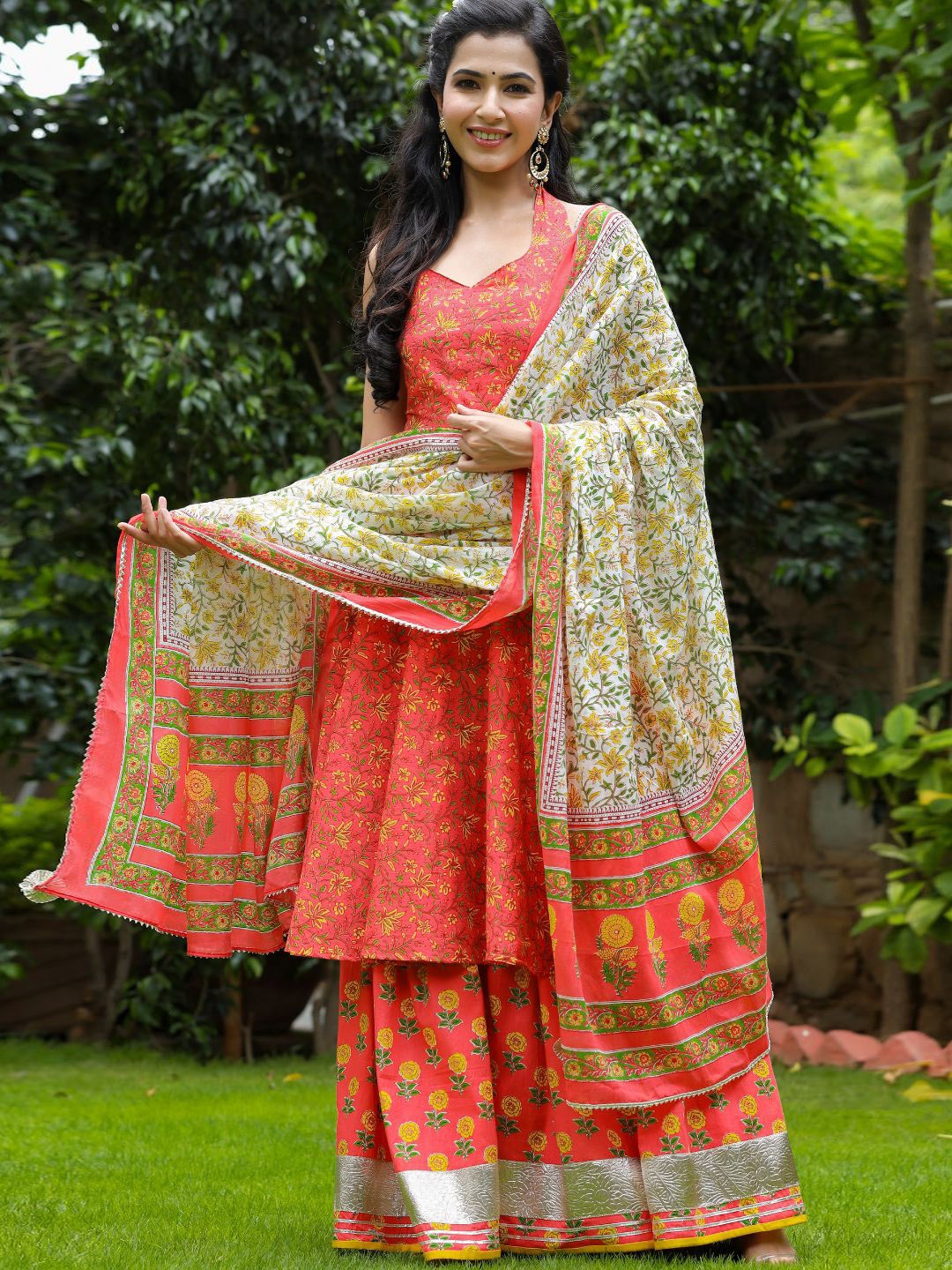 

PINKVILLE JAIPUR Women Floral Printed Gotta Patti Pure Cotton Kurta with Sharara & Dupatta, Peach