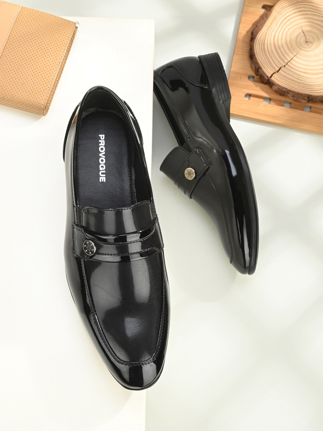 

Provogue Men Textured Formal Loafers, Black