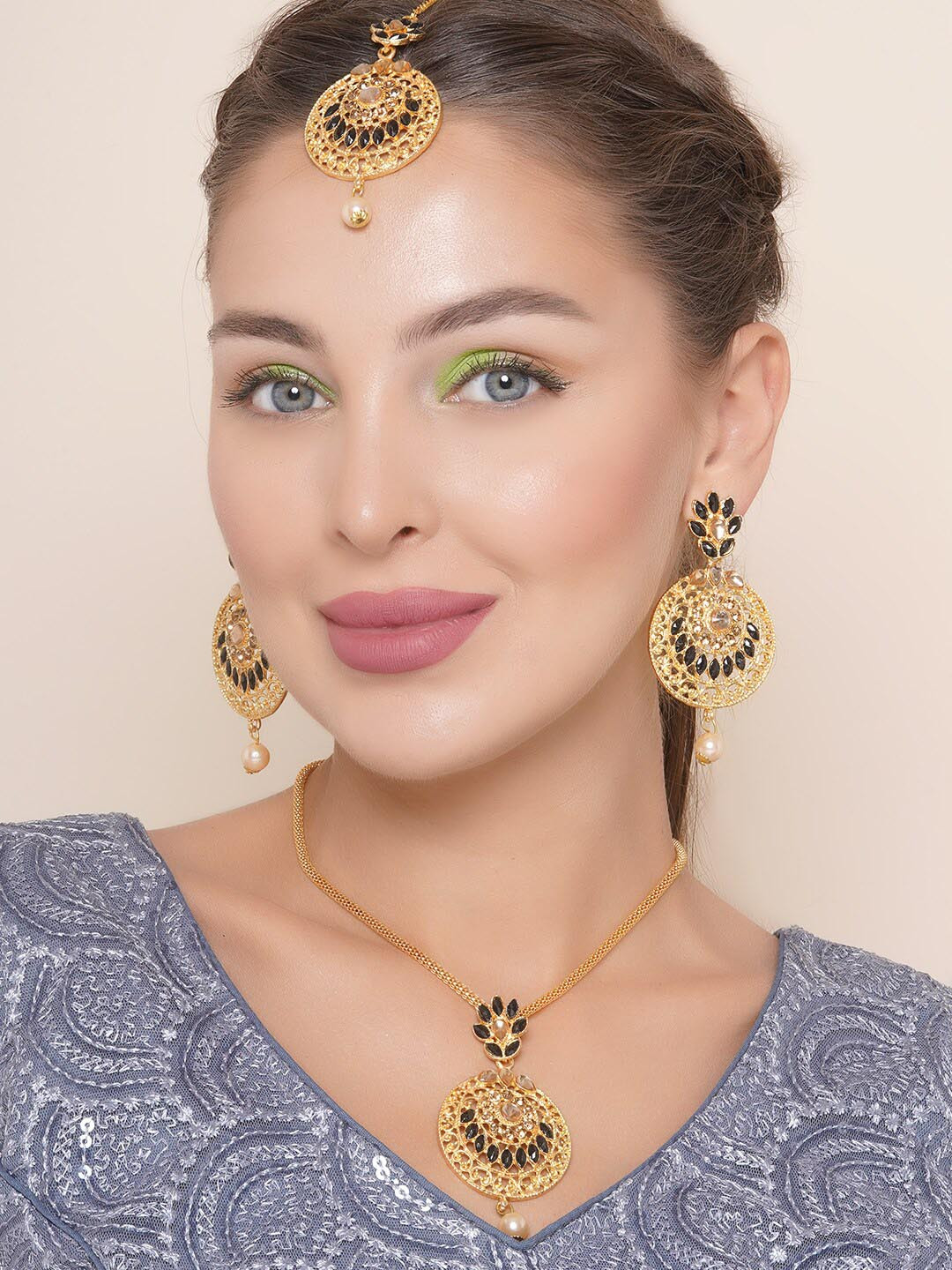 

Anouk Women Gold-Plated Stones Studded & Beaded Jewellery Set, Black