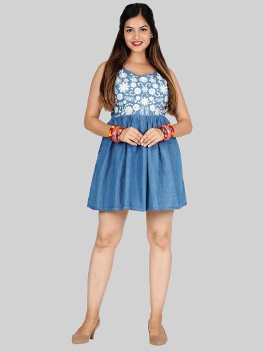 

SUMAVI-FASHION Floral Embroidery Denim Top, Blue