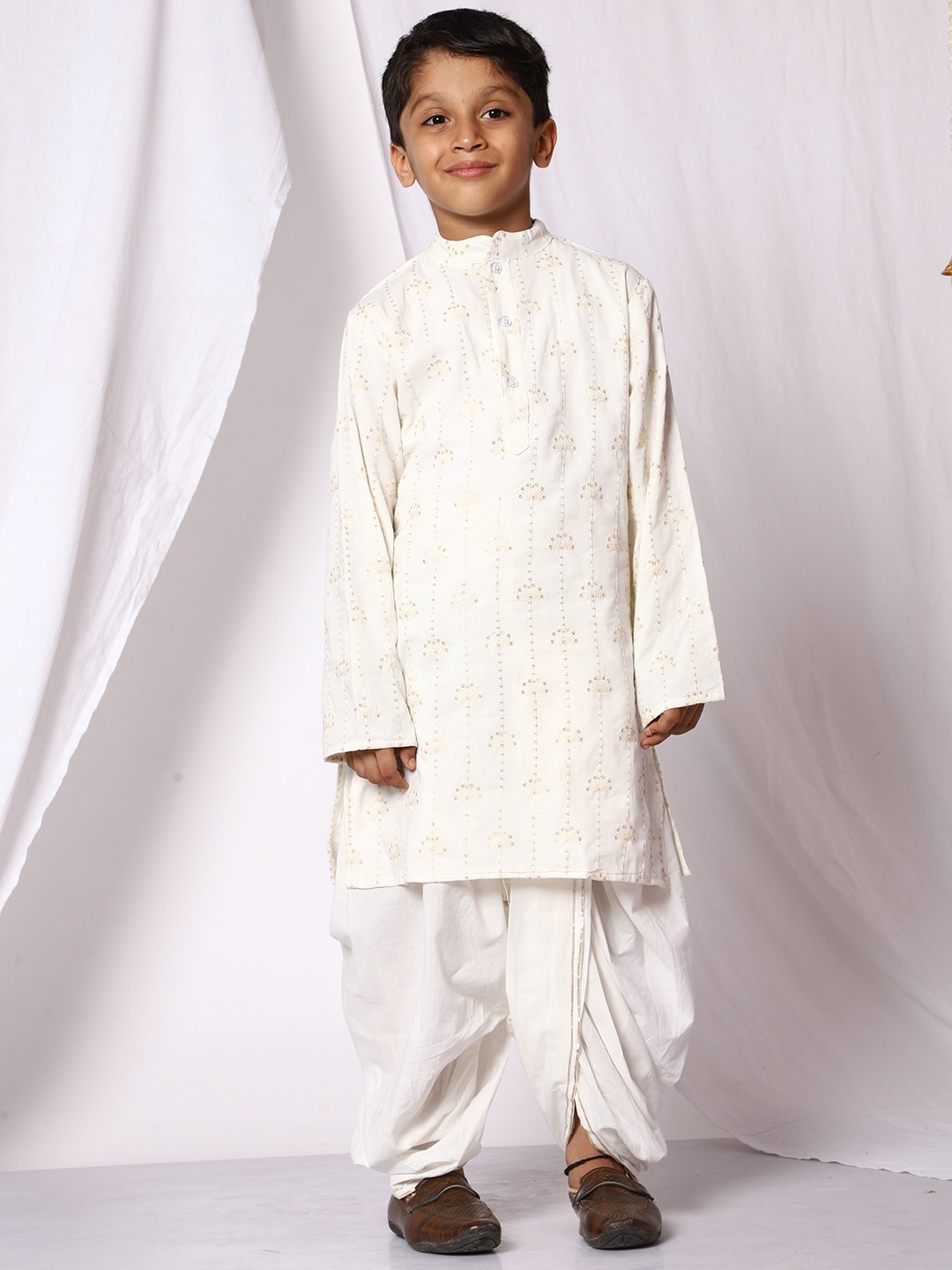 

Ka-mee Boys Floral Embroidered Sequinned Pure Cotton Kurta With Dhoti Pants, Off white