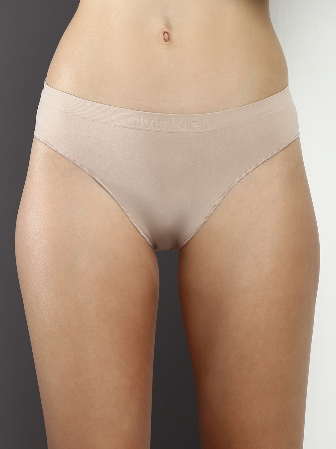 

Calvin Klein Underwear Mid-Rise Seamless Bikini Briefs QD39607NS, Beige