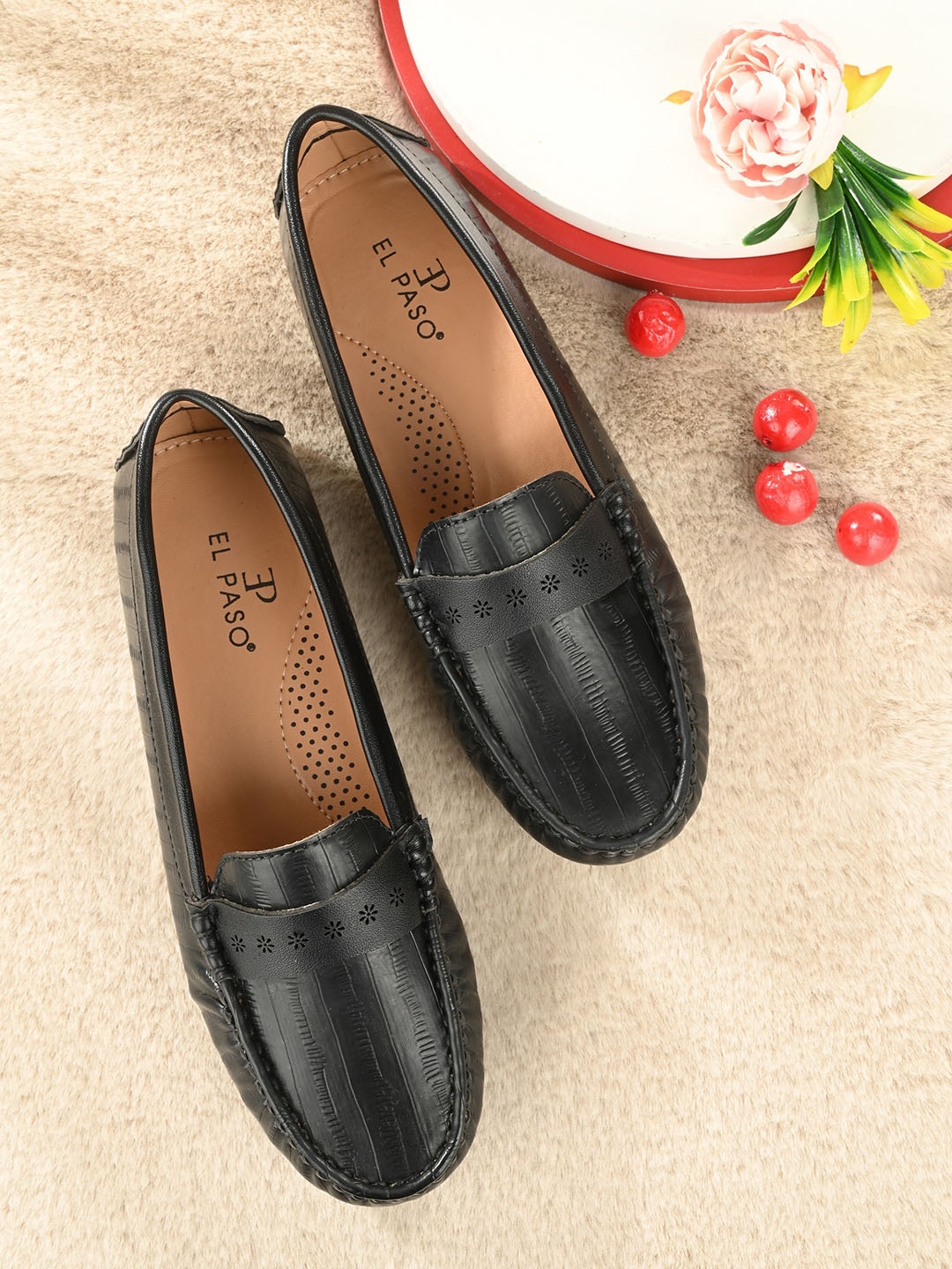 

El Paso Women Textured Laser Cuts Lightweight Loafers, Black