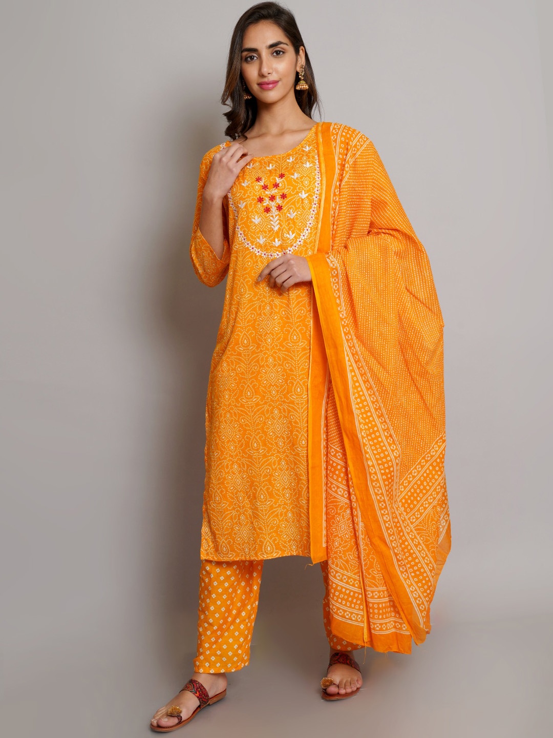

Risirioutfit Bandhani Printed Thread Work Pure Cotton Kurta with Trousers & With Dupatta, Yellow