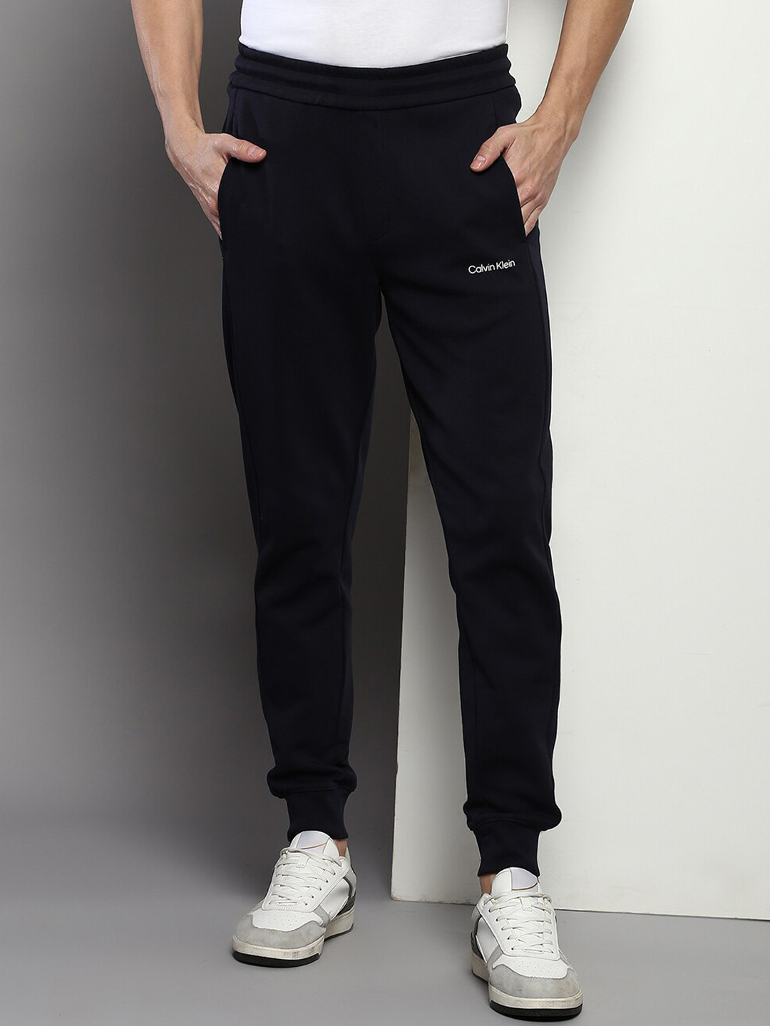 

Calvin Klein Jeans Men Regular Fit Joggers, Navy blue