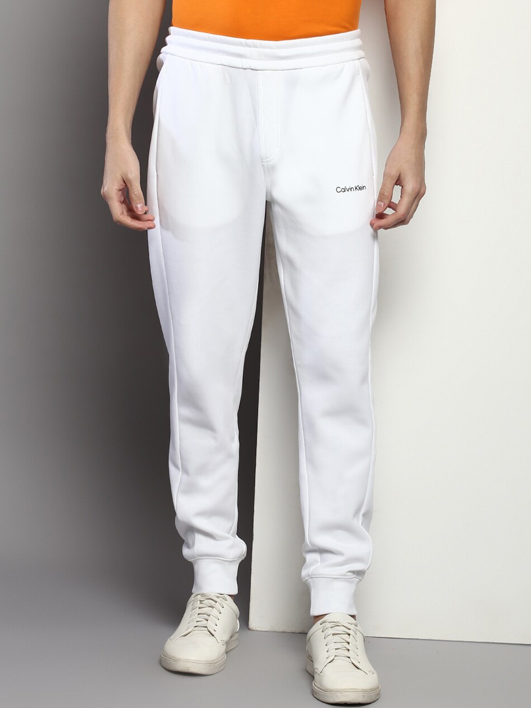 

Calvin Klein Jeans Men Regular Fit Joggers, White