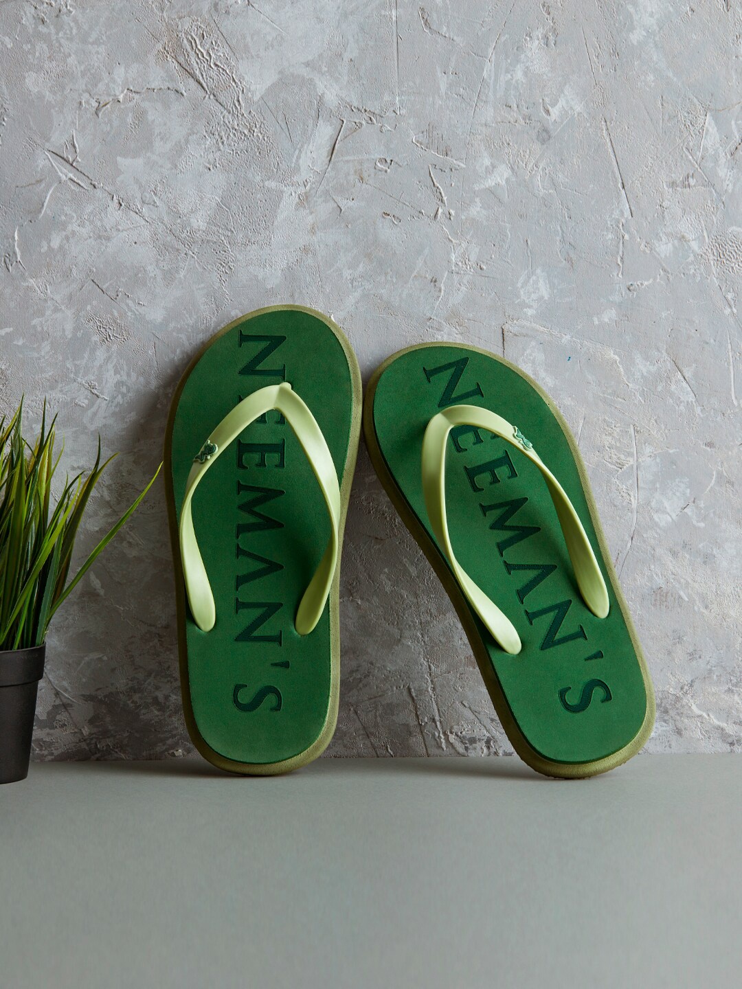 

NEEMANS Printed Rubber Thong Flip-Flops, Green