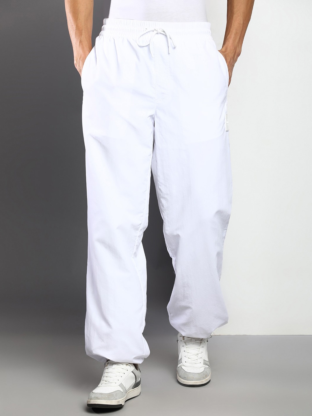 

Calvin Klein Jeans Men Loose Fit Trousers, White