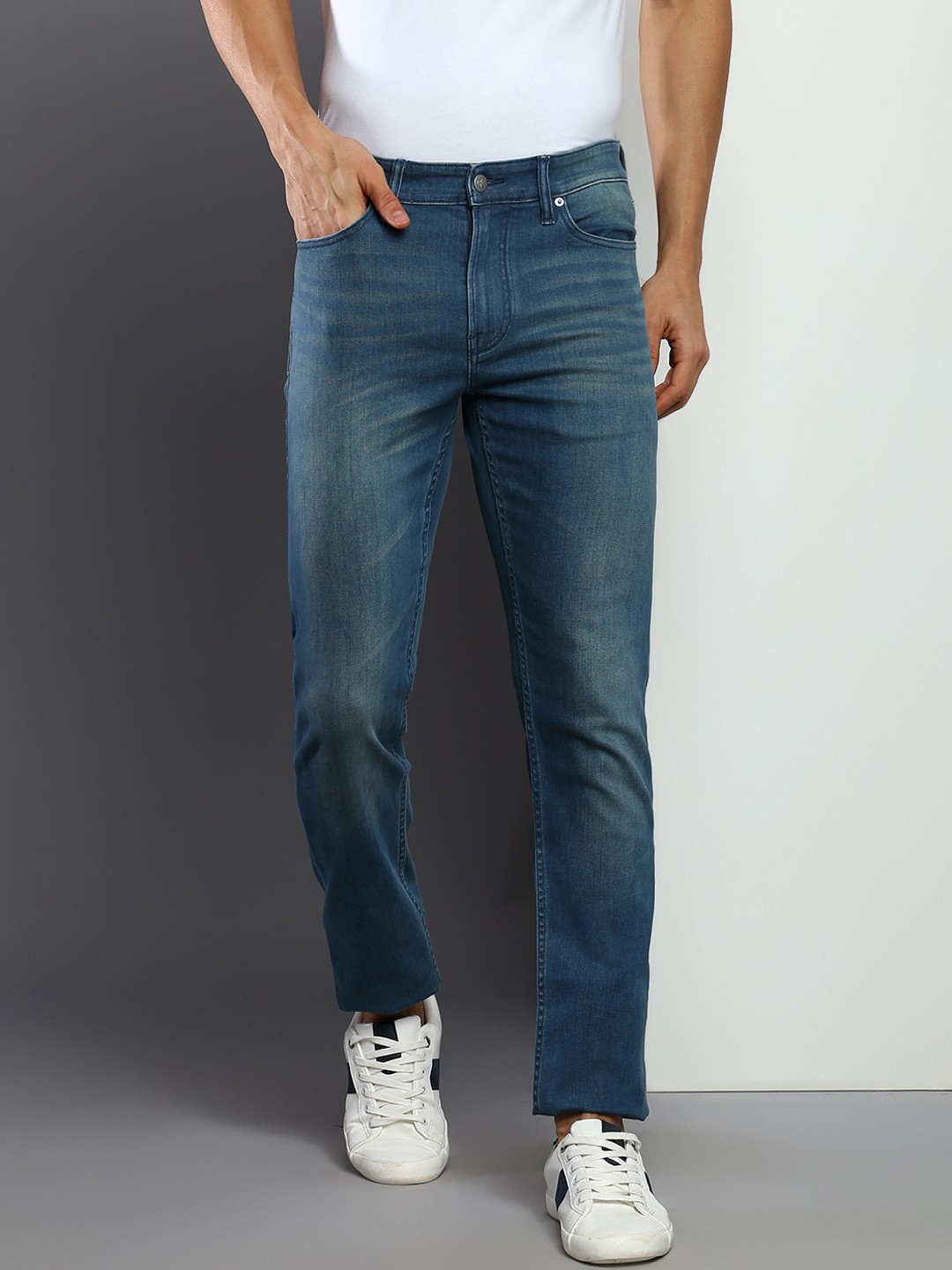 

Calvin Klein Jeans Men Slim Fit Light Fade Jeans, Blue