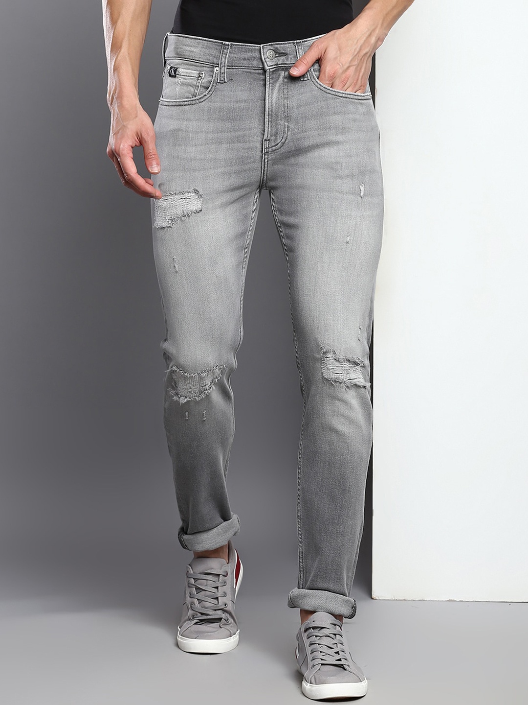 

Calvin Klein Jeans Men Skinny Fit Mildly Distressed Heavy Fade Jeans, Grey