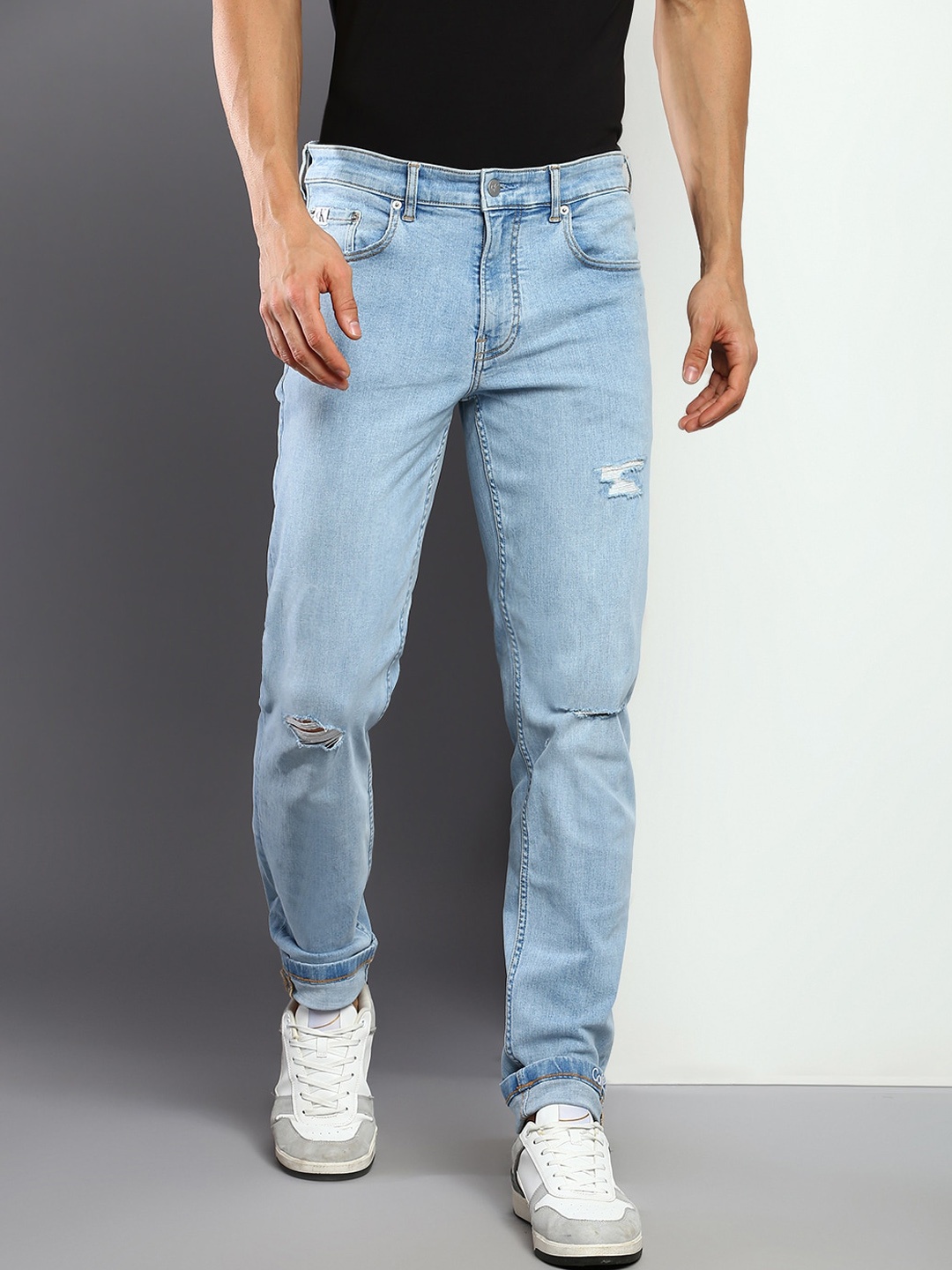 

Calvin Klein Jeans Men Tapered Fit Mildly Distressed Light Fade Jeans, Blue