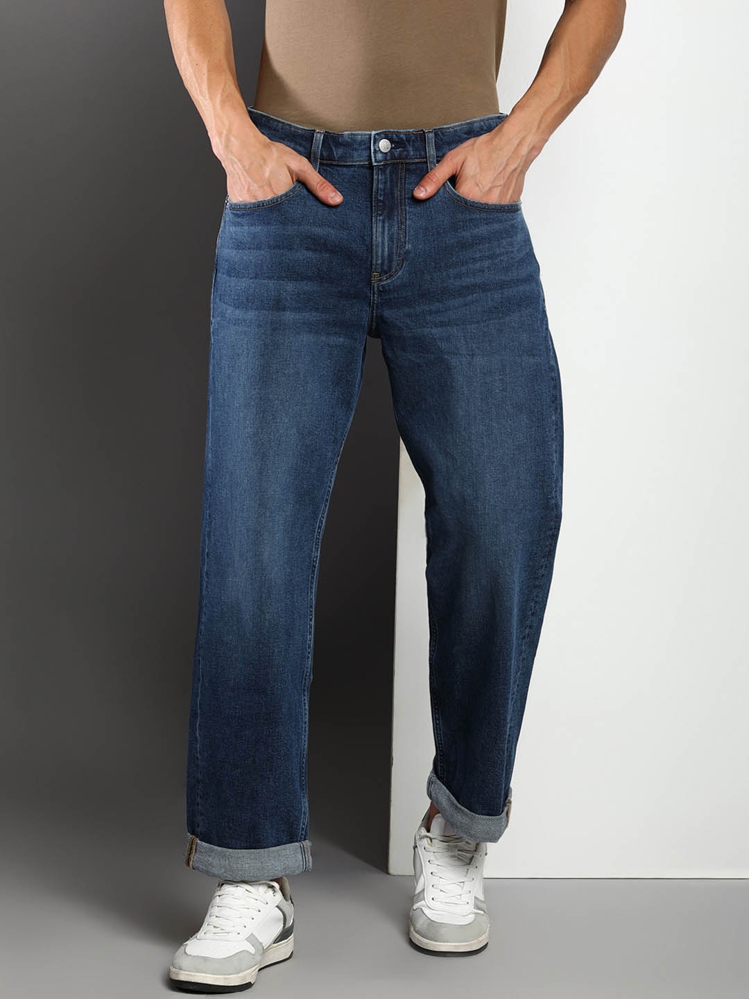 

Calvin Klein Jeans Men Straight Fit Light Fade Jeans, Blue