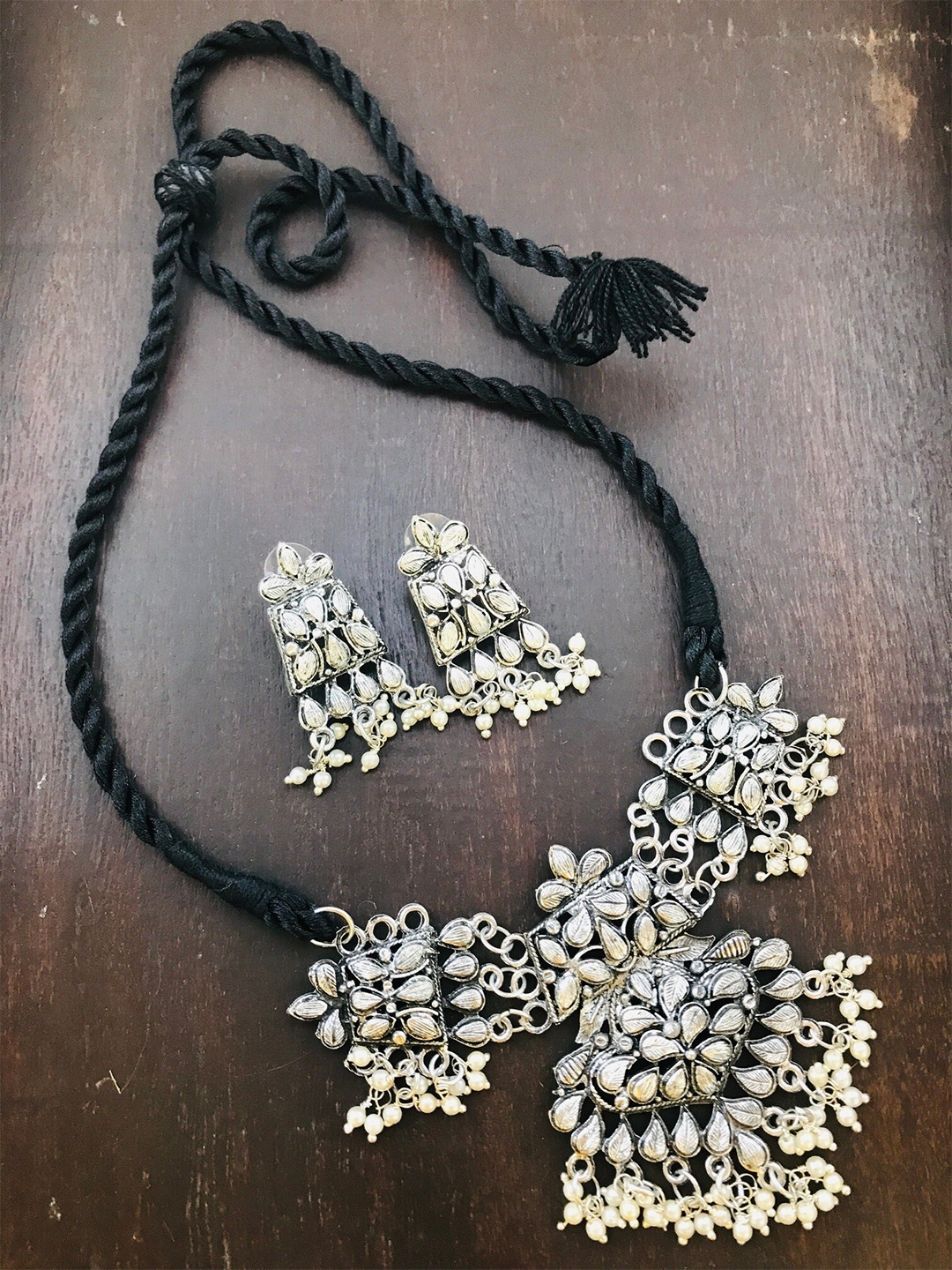

The Opal Factory Choker Jewellery Set, White
