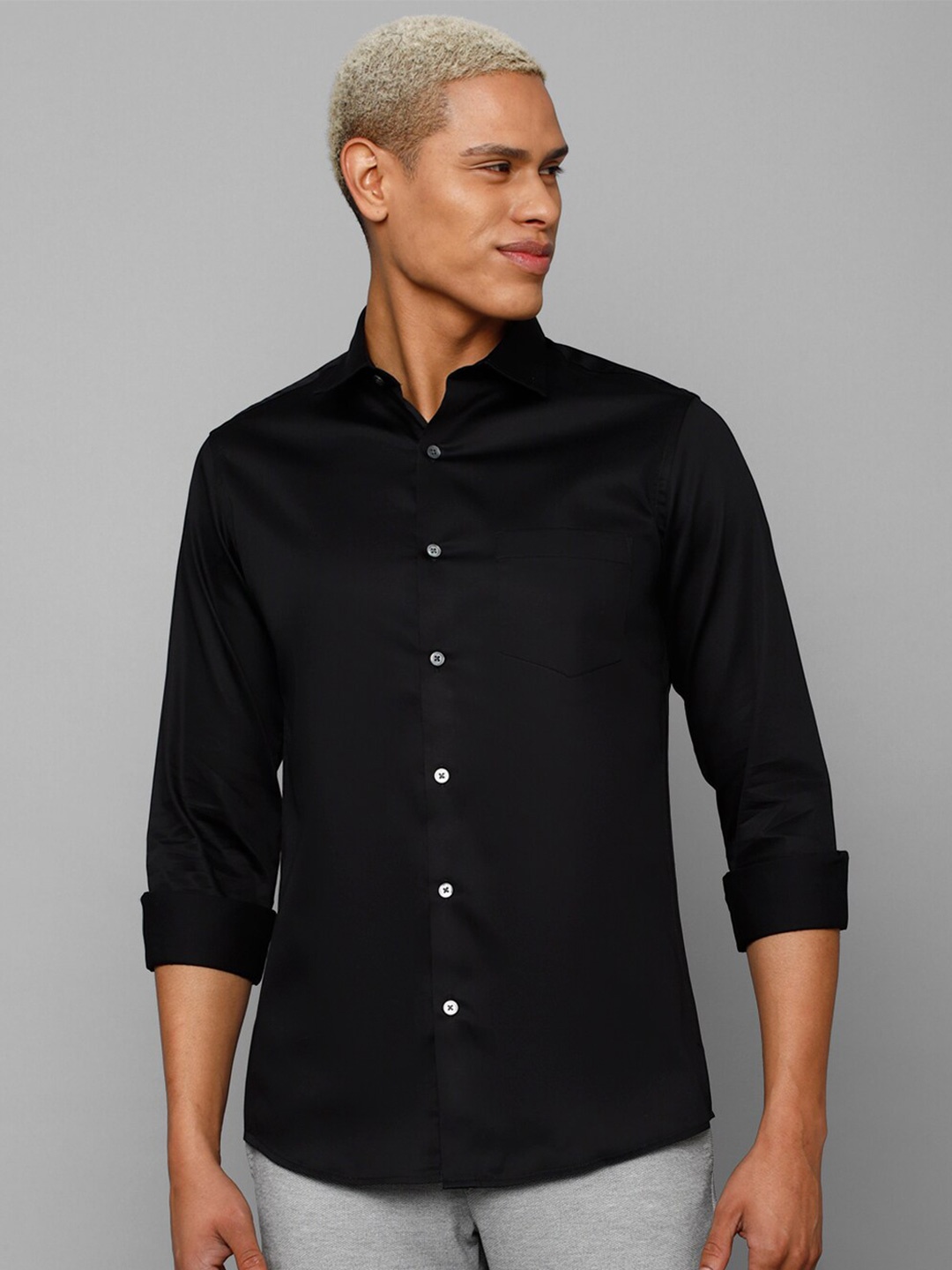

Allen Solly Men Slim Fit Casual Cotton Shirt, Black