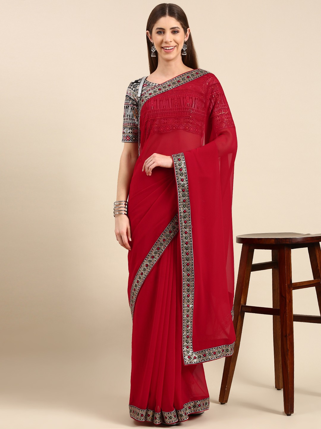 

LOOKNBOOK ART Sequinned Embroidered Saree, Red