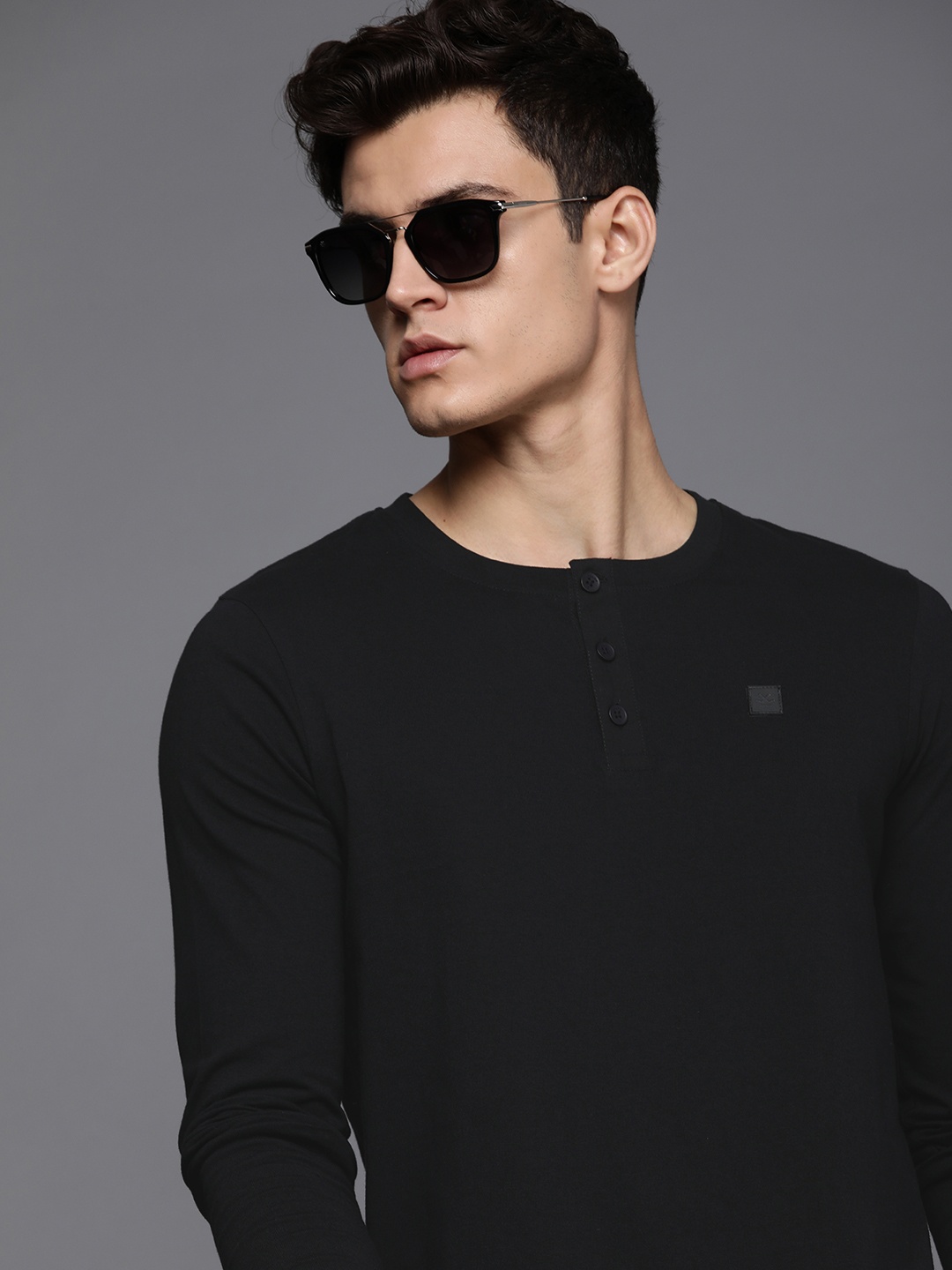 

WROGN Men Pure Cotton Henley Neck Slim Fit T-shirt, Black