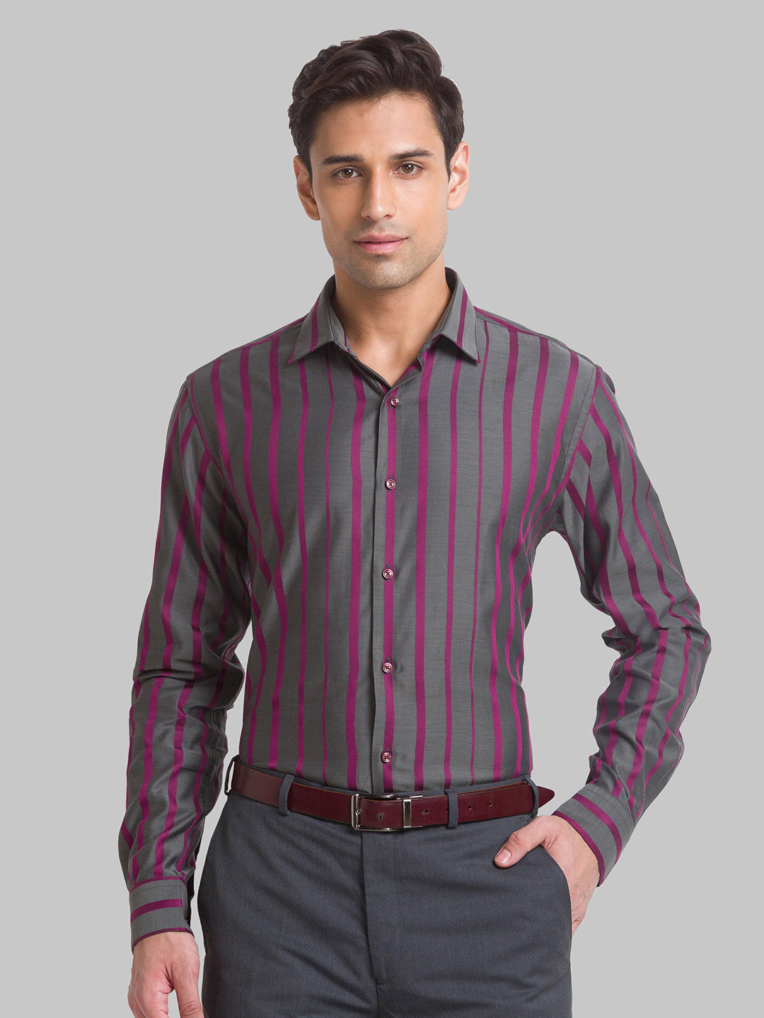 

Park Avenue Men Striped Cotton Formal Shirt, Green
