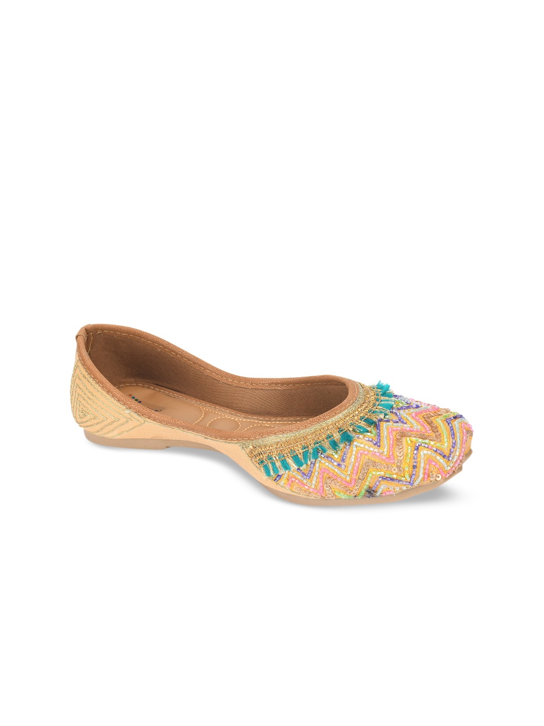 

DESI COLOUR Women Ethnic Embellished Square Toe Mojaris, Cream