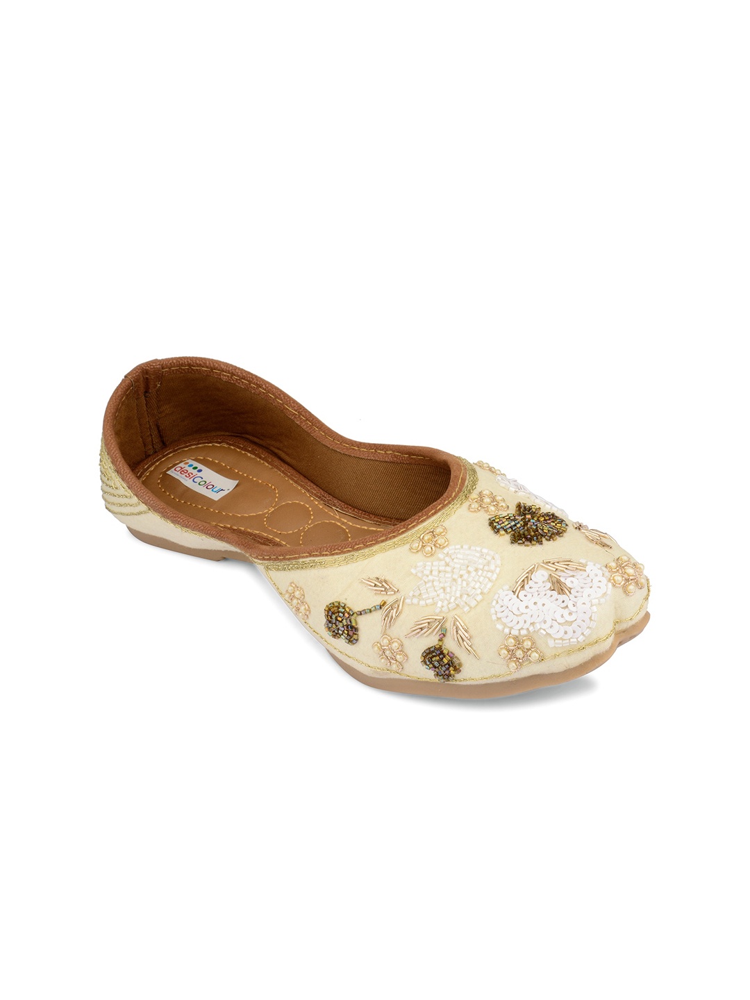 

DESI COLOUR Women Embellished Ethnic Mojaris, Off white