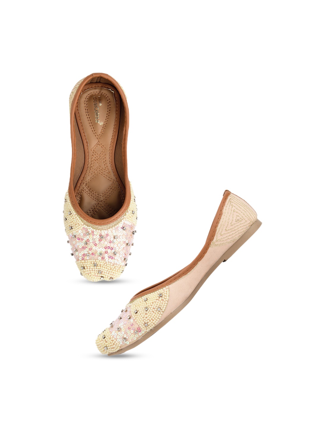 

DESI COLOUR Women Embellished Ethnic Mojaris, Off white