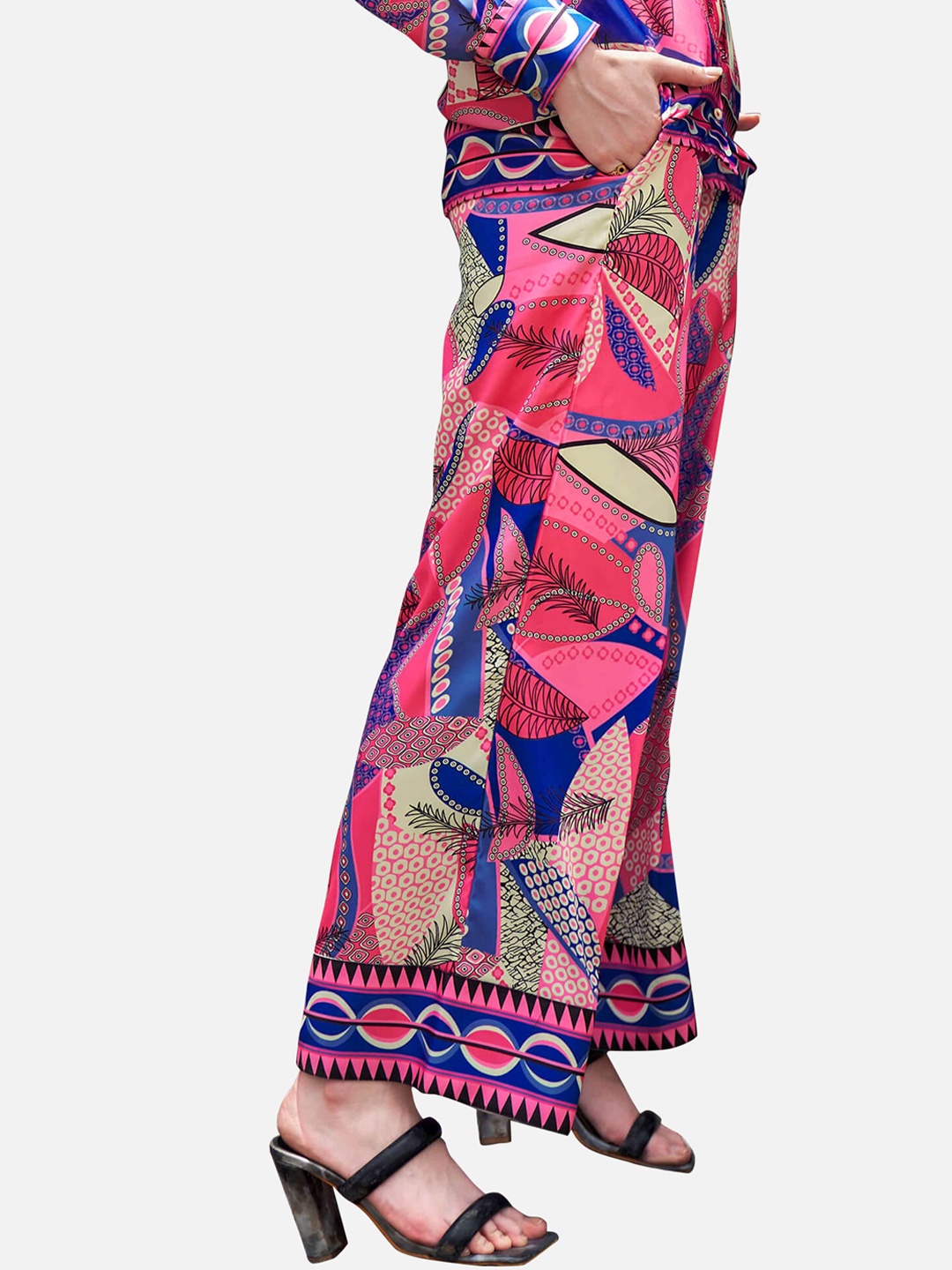 

NEOFAA Women Floral Printed Flared Trousers, Pink