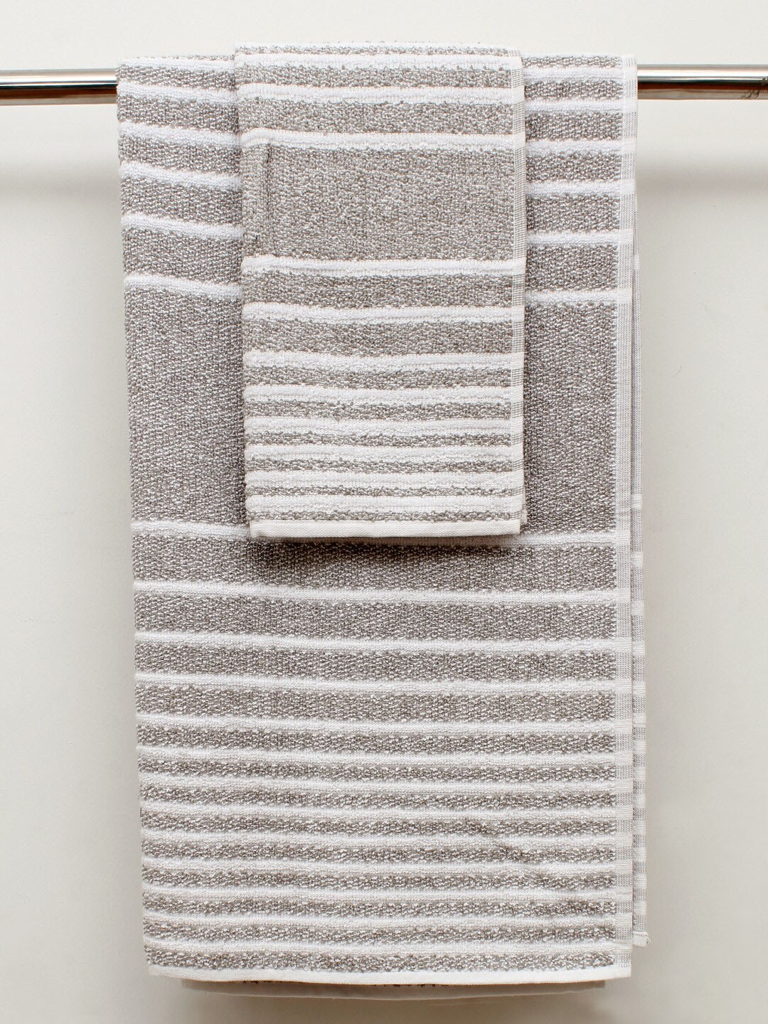 

AVI Living 4 Pieces Grey & White Textured 500GSM Pure Cotton Towels