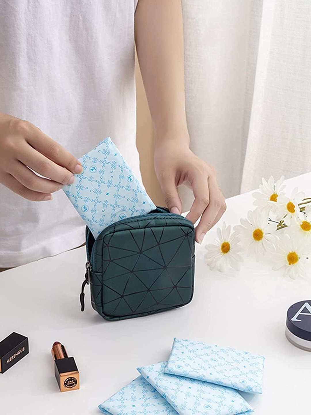

HOUSE OF QUIRK Teal Green & Black 3 Pcs Printed Waterproof Travel Pouch