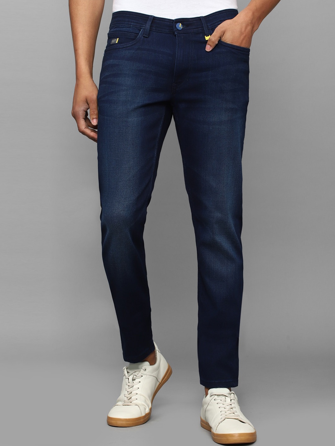 

Allen Solly Sport Men Skinny Fit Light Fade Jeans, Navy blue