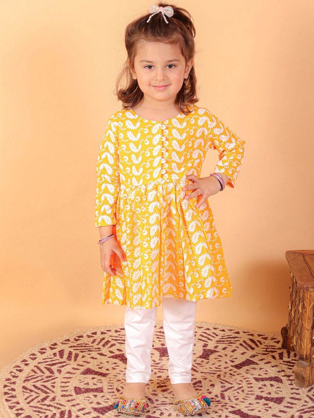 

VASTRAMAY Girls Ethnic Motifs Embroidered Pleated Chikankari Pure Cotton Kurta Set, Orange