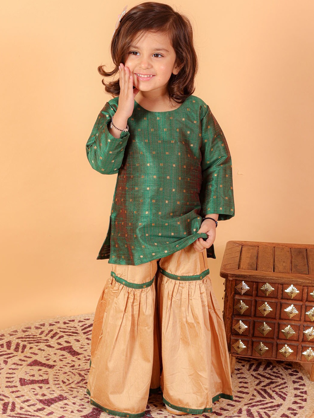 

VASTRAMAY Girls Woven Design Kurta with Sharara, Green