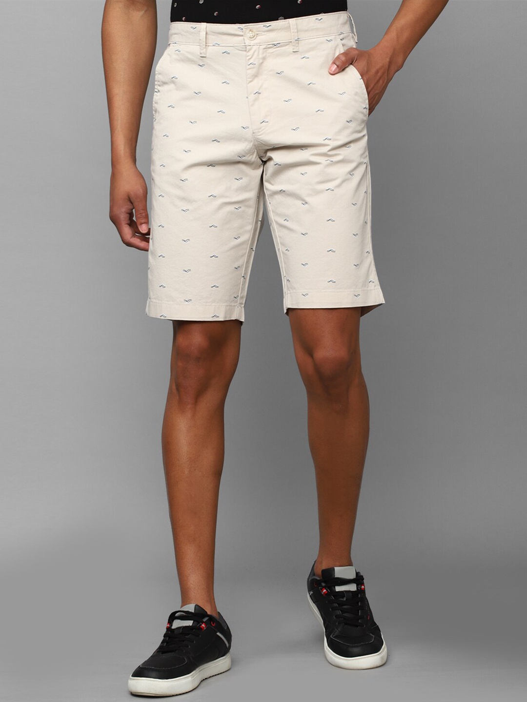 

Allen Solly Men Conversational Printed Slim Fit Pure Cotton Shorts, Cream